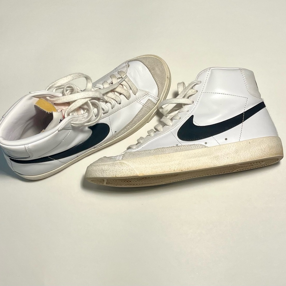 Nike Men's White and Black High-Top Sneakers Blazer Unisex